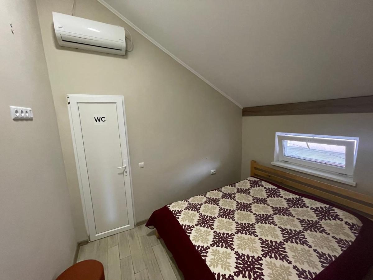 Hostel U Pottera Tjernivtsi Eksteriør billede